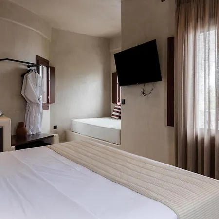 Meroviglia Boutique * Imerovigli (Santorini)