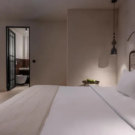Meroviglia Boutique * Imerovigli (Santorini)